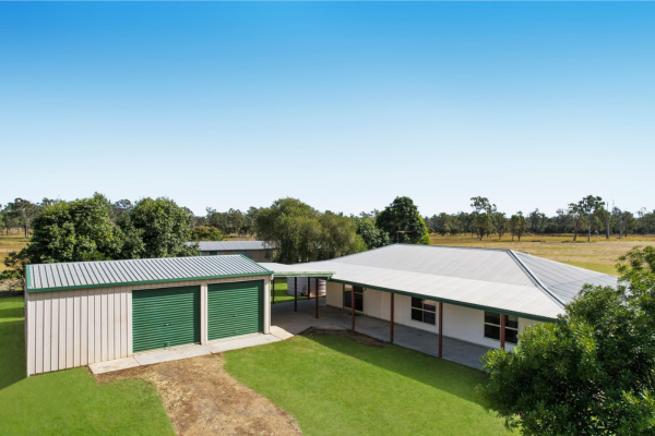 911 Middle Road, Peak Crossing